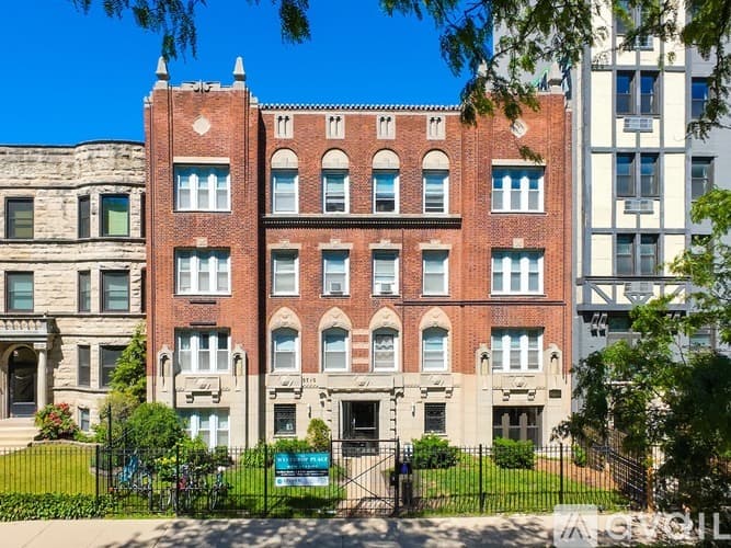 Chicago Apartment: 5710 N Winthrop Ave