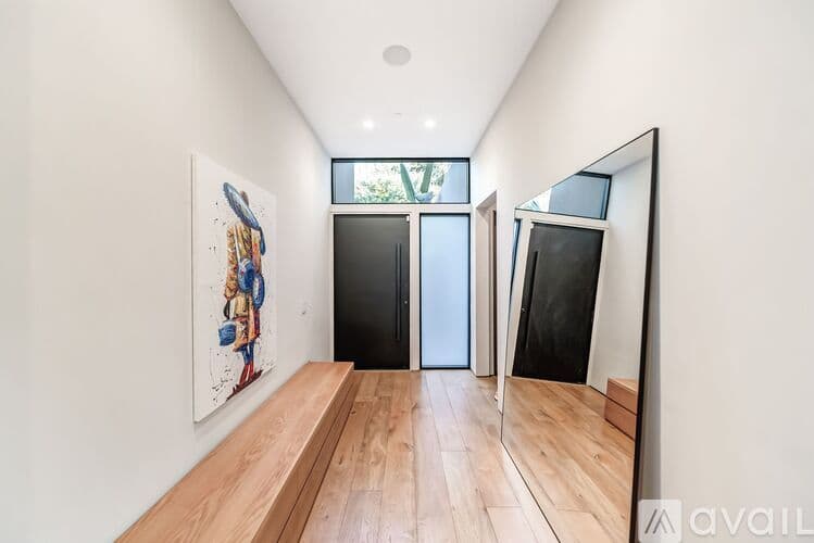 Los Angeles House: 527 N Harper Ave