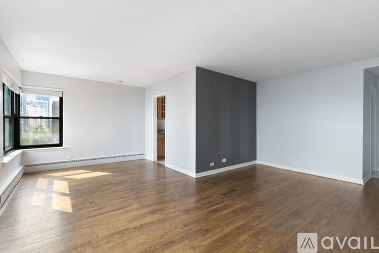 Chicago Apartment: 5858 N Sheridan Rd