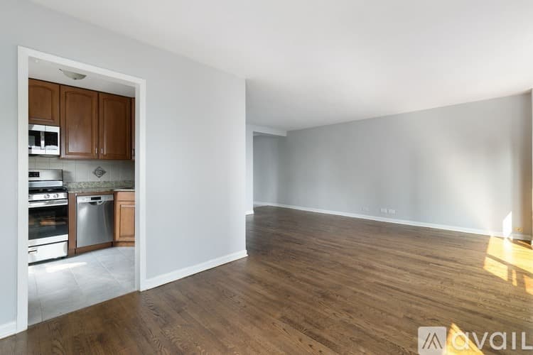 Chicago Apartment: 5858 N Sheridan Rd
