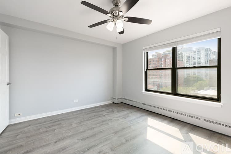 Chicago Apartment: 5858 N Sheridan Rd