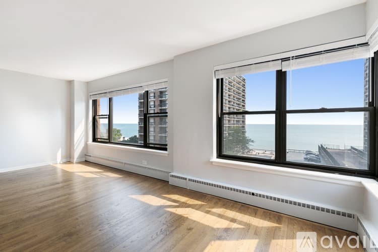 Chicago Apartment: 5858 N Sheridan Rd