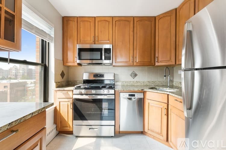 Chicago Apartment: 5858 N Sheridan Rd