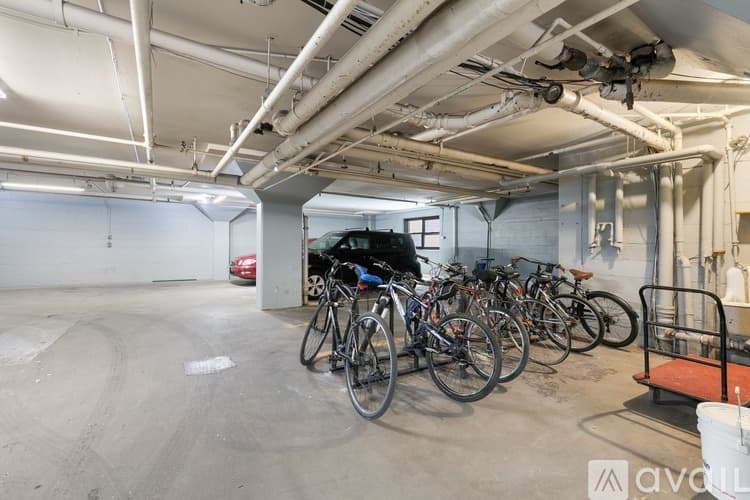 Chicago Apartment: 5858 N Sheridan Rd