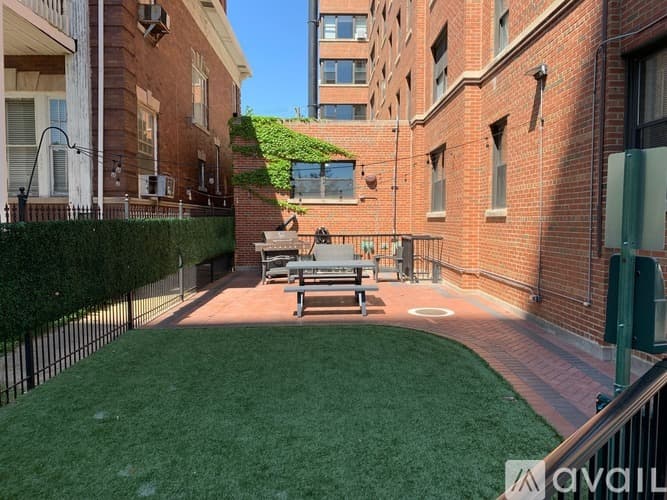 Chicago Apartment: 5858 N Sheridan Rd