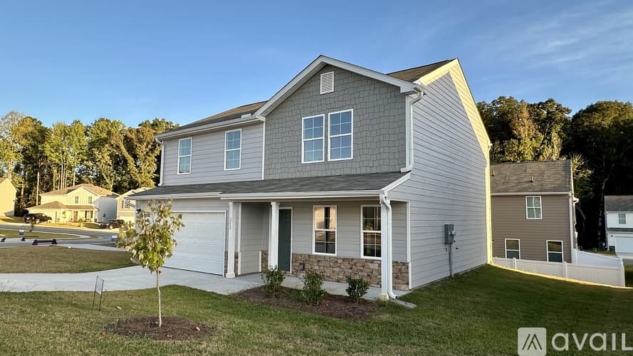 Jackson House: 238 Golden Raintree Dr