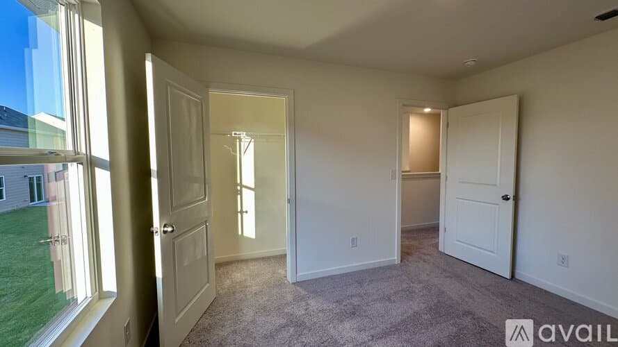 Jackson House: 238 Golden Raintree Dr