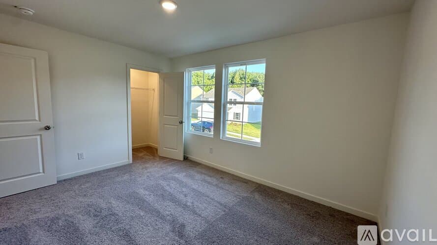 Jackson House: 238 Golden Raintree Dr