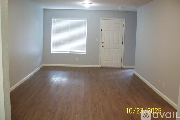 Waterford Townhome: 12403 Summers St