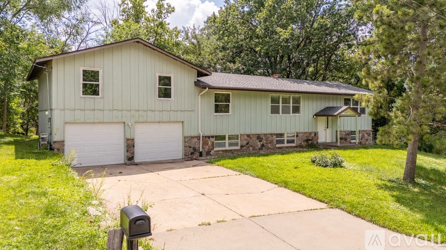 Columbia Heights House: 1212 44 1 2 Ave NE