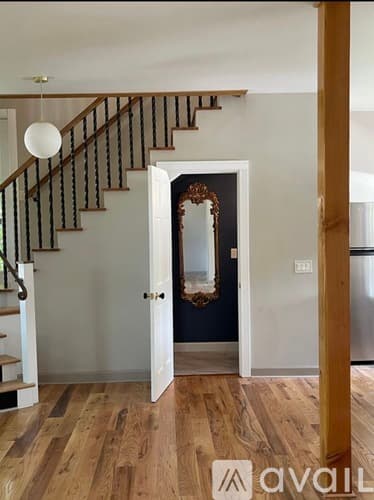 Adams Apartment: 6 East St