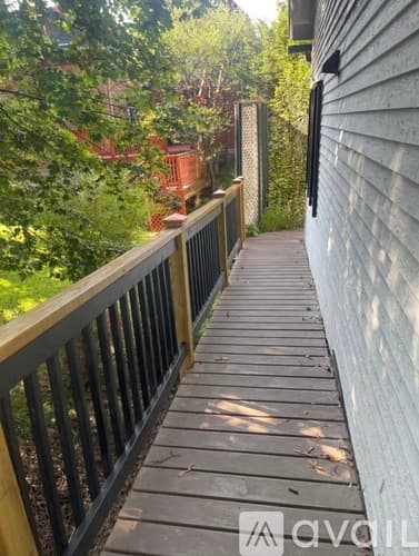 Adams Apartment: 6 East St