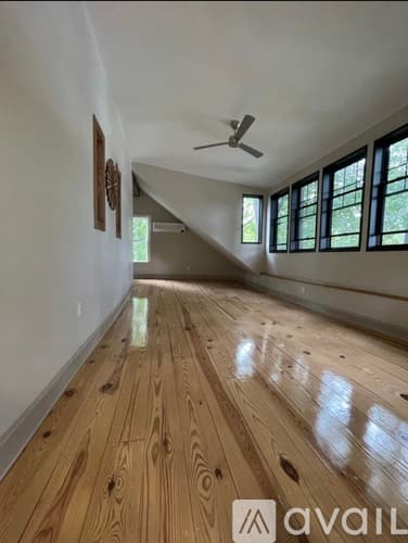 Adams Apartment: 6 East St