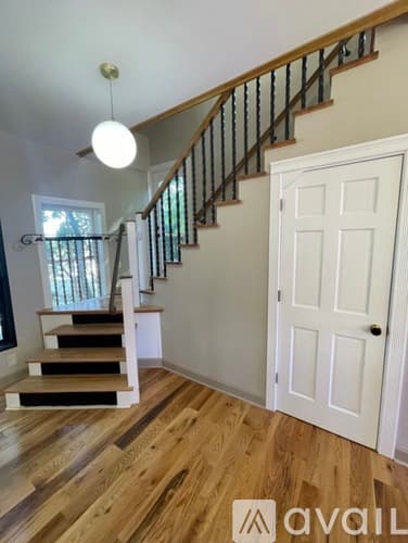 Adams Apartment: 6 East St