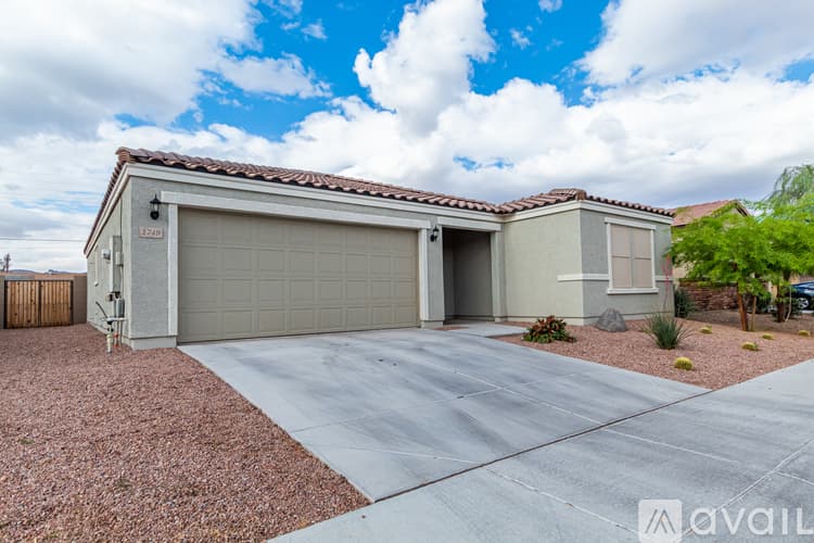 Phoenix House: 1749 East Chanute Pass