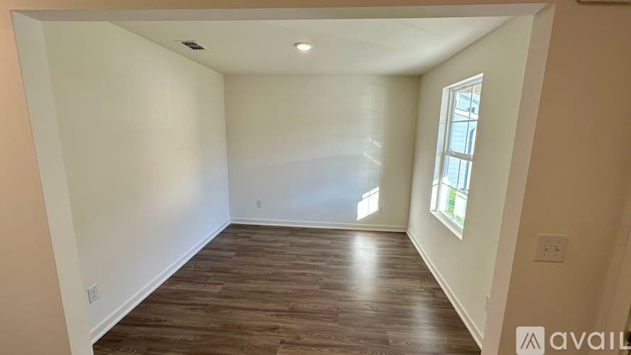 Jackson House: 241 Golden Raintree Dr