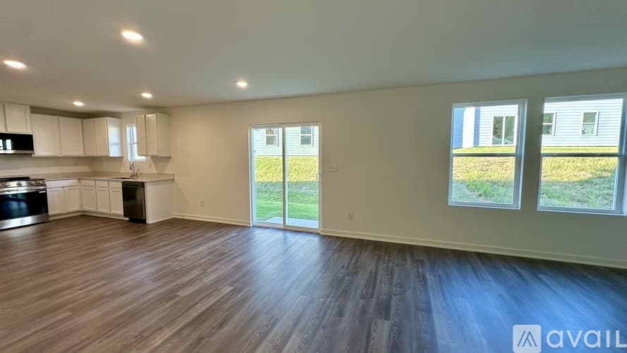 Jackson House: 241 Golden Raintree Dr