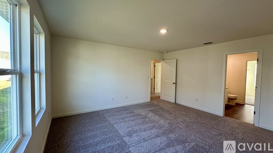 Jackson House: 241 Golden Raintree Dr