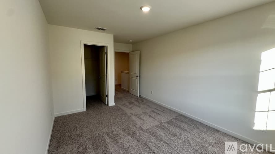 Jackson House: 241 Golden Raintree Dr