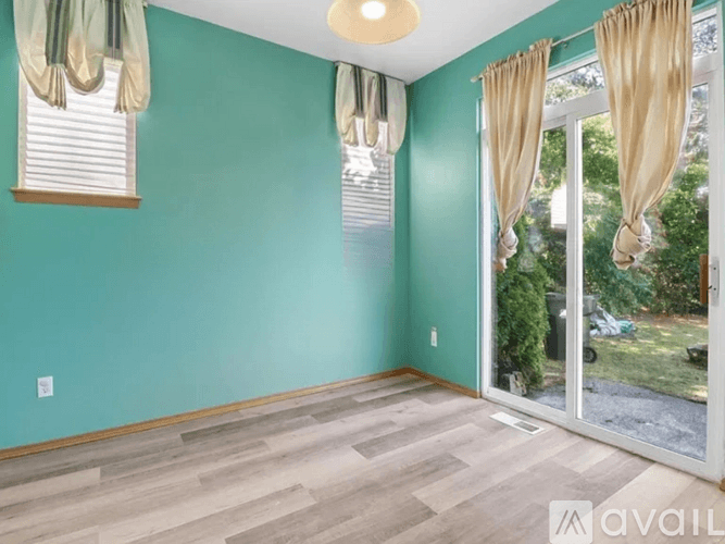 Kent House: 24325 119th Ave SE