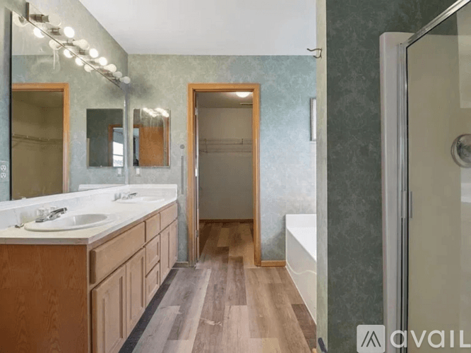 Kent House: 24325 119th Ave SE