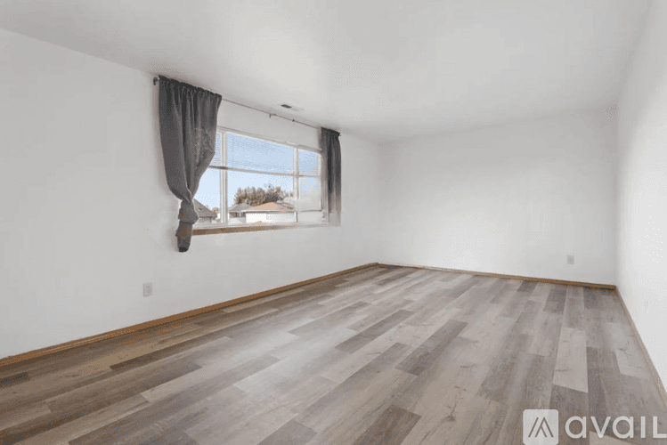 Kent House: 24325 119th Ave SE