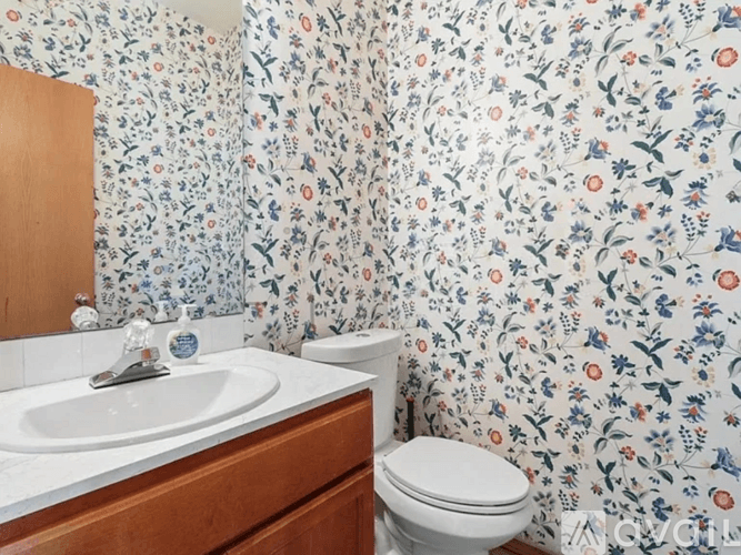 Kent House: 24325 119th Ave SE