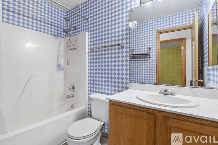 Kent House: 24325 119th Ave SE