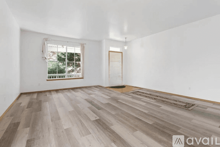Kent House: 24325 119th Ave SE