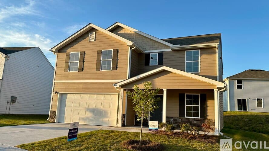 Jackson House: 241 Golden Raintree Dr
