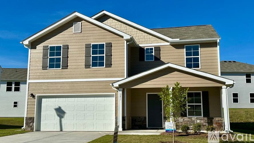 Jackson House: 241 Golden Raintree Dr