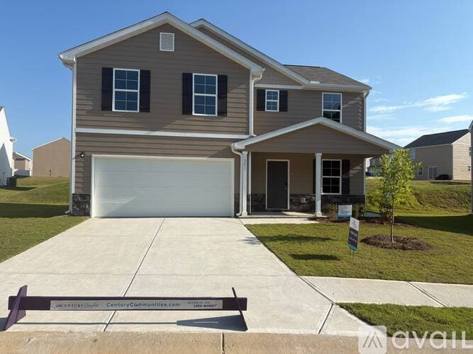 Jackson House: 241 Golden Raintree Dr