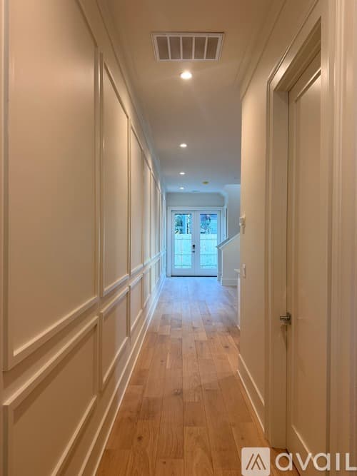 Savannah Townhome: 13 W 45th St