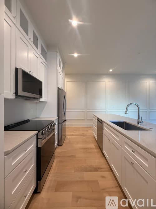 Savannah Townhome: 13 W 45th St