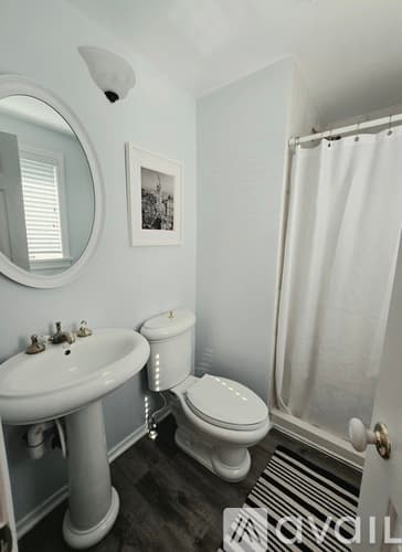 Westport House: 25 Oakview Cir