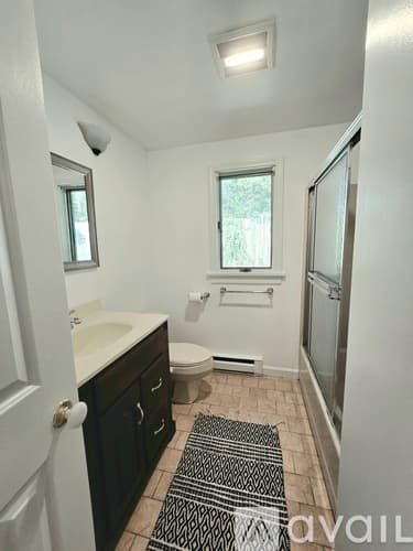 Westport House: 25 Oakview Cir