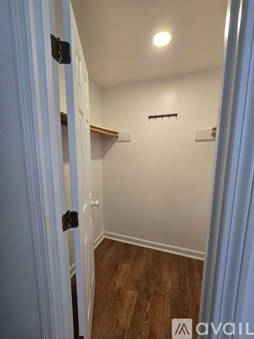 Westport House: 25 Oakview Cir