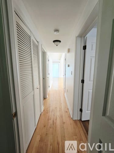Westport House: 25 Oakview Cir