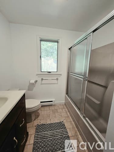 Westport House: 25 Oakview Cir
