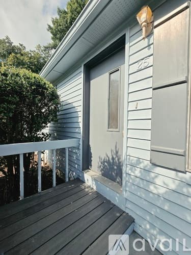 Westport House: 25 Oakview Cir