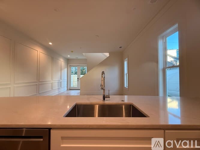 Savannah Townhome: 13 W 45th St