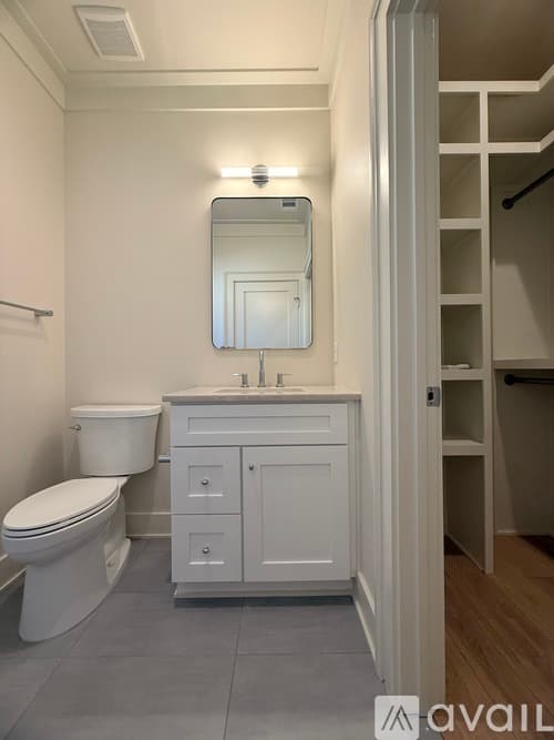 Savannah Townhome: 13 W 45th St