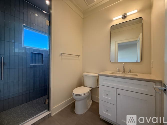 Savannah Townhome: 13 W 45th St