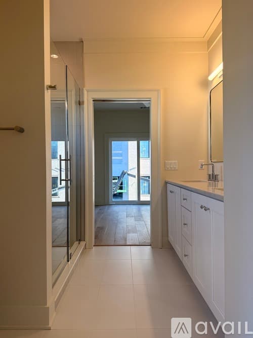 Savannah Townhome: 13 W 45th St
