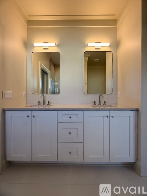 Savannah Townhome: 13 W 45th St
