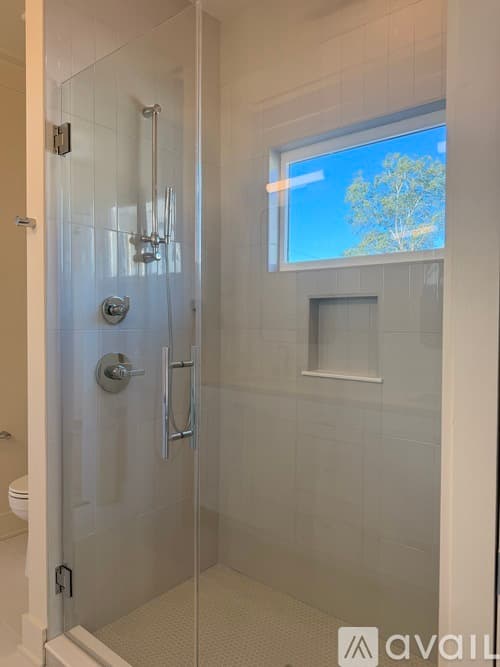 Savannah Townhome: 13 W 45th St