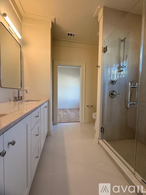 Savannah Townhome: 13 W 45th St