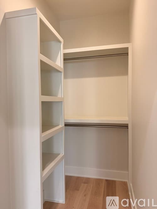 Savannah Townhome: 13 W 45th St