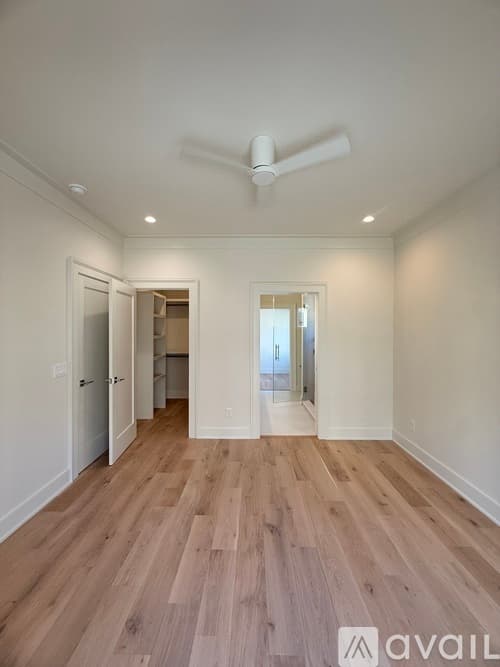 Savannah Townhome: 13 W 45th St
