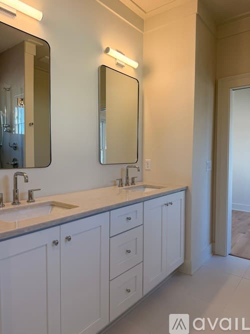 Savannah Townhome: 13 W 45th St